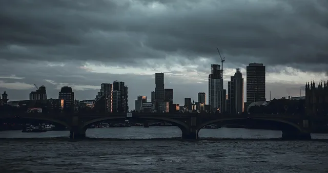 london, skyline, river, bridge, sunset, city, london skyline, city skyline, nature, skyscrapers, buildings, urban, cloudy, england, sky, moody, dusk. London agency retainer costs vs Manchester in-house AI marketing tools